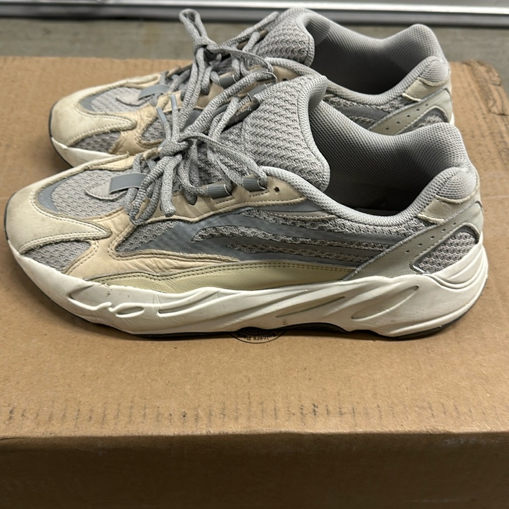 Yeezy 700 size 12